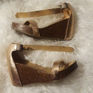 Gold Wedges